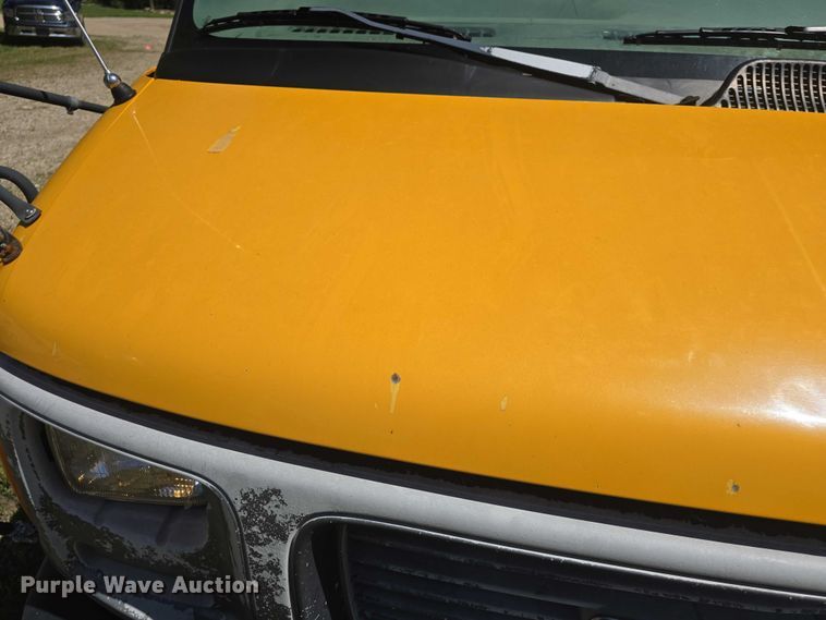 image for item EF3538 2000 GMC Savana G3500 school bus