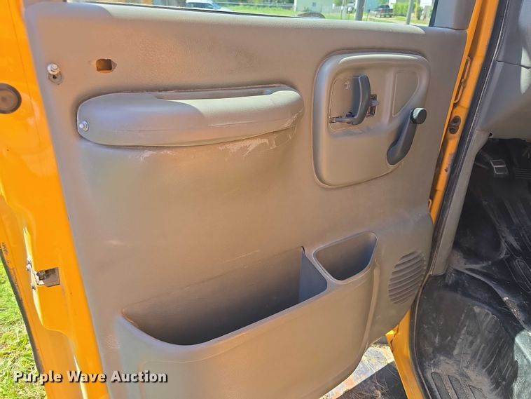 image for item EF3538 2000 GMC Savana G3500 school bus