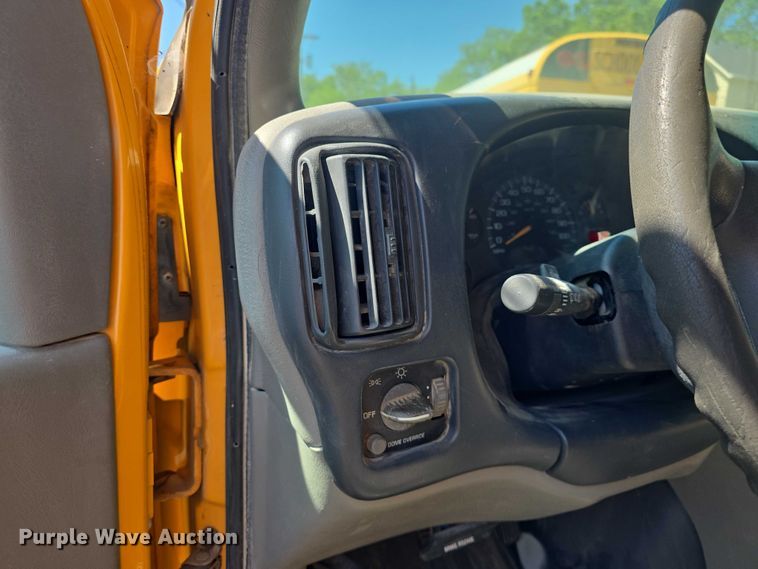 image for item EF3538 2000 GMC Savana G3500 school bus