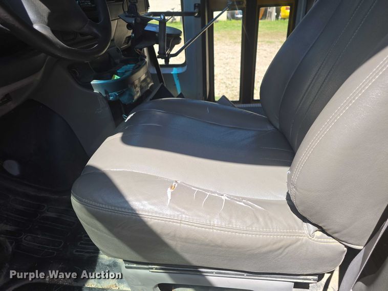 image for item EF3538 2000 GMC Savana G3500 school bus