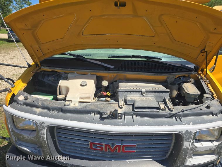 image for item EF3538 2000 GMC Savana G3500 school bus