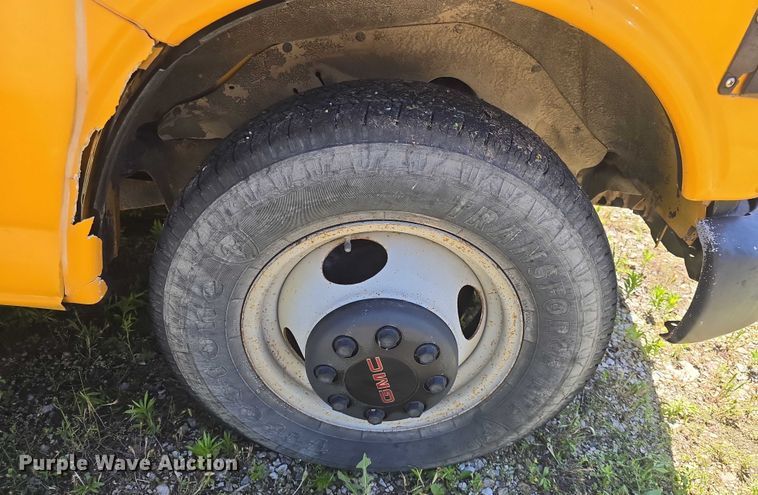 image for item EF3538 2000 GMC Savana G3500 school bus