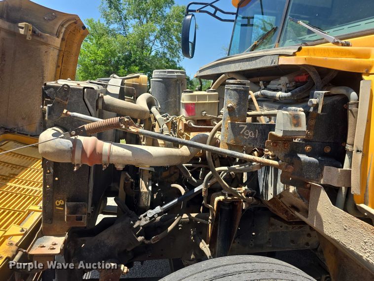 image for item EF3539 2003 Blue Bird C7H064 school bus