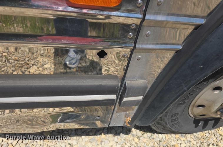 image for item EF3540 1996 Prevost Le Mirage XL coach bus