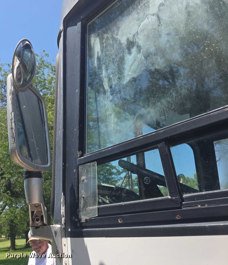 image for item EF3540 1996 Prevost Le Mirage XL coach bus