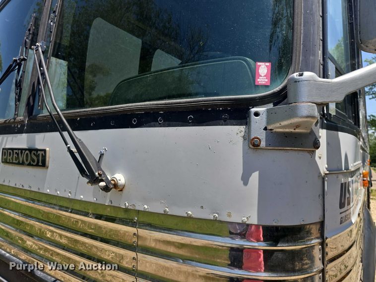 image for item EF3540 1996 Prevost Le Mirage XL coach bus