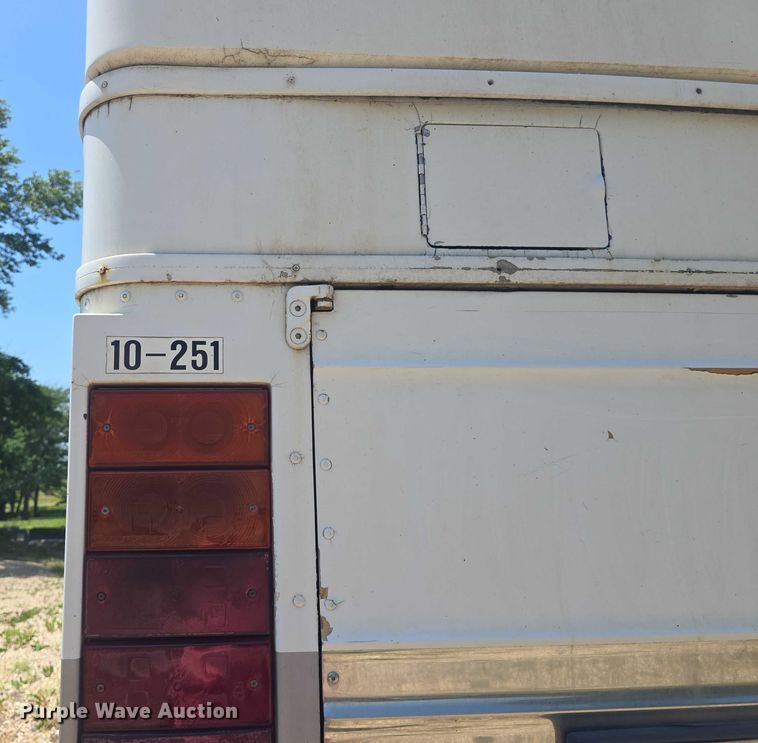 image for item EF3540 1996 Prevost Le Mirage XL coach bus