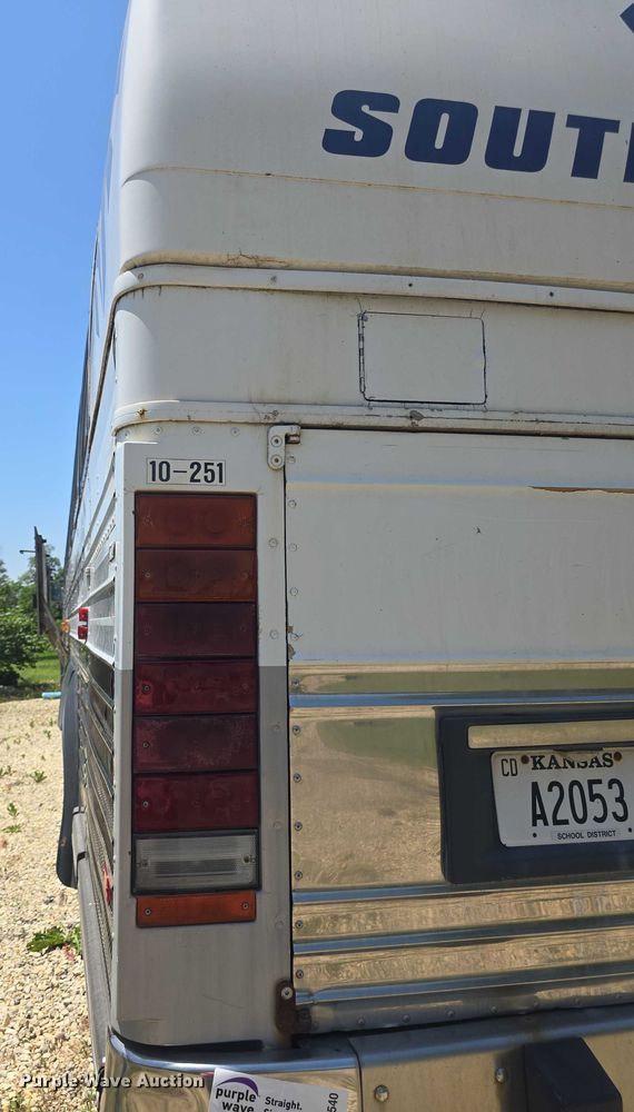 image for item EF3540 1996 Prevost Le Mirage XL coach bus