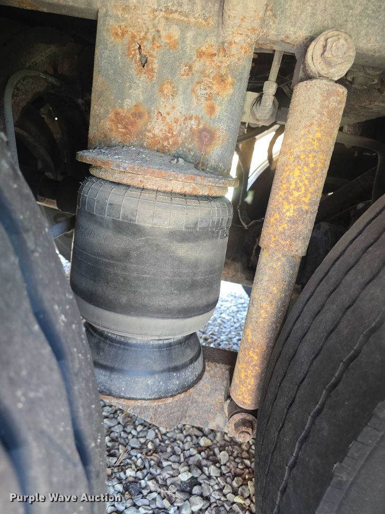 image for item EF3540 1996 Prevost Le Mirage XL coach bus