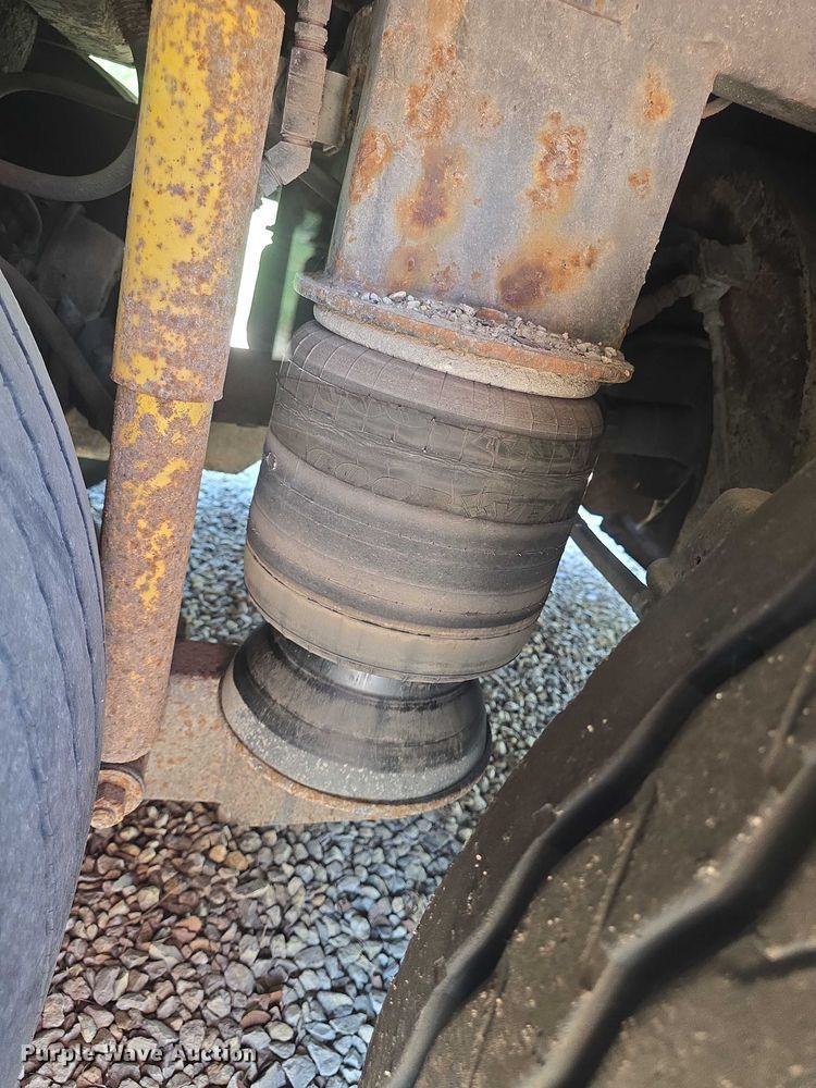 image for item EF3540 1996 Prevost Le Mirage XL coach bus