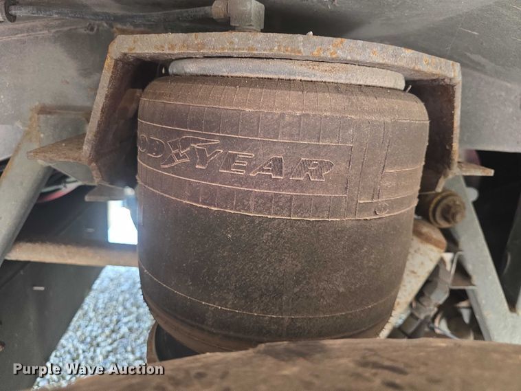 image for item EF3540 1996 Prevost Le Mirage XL coach bus