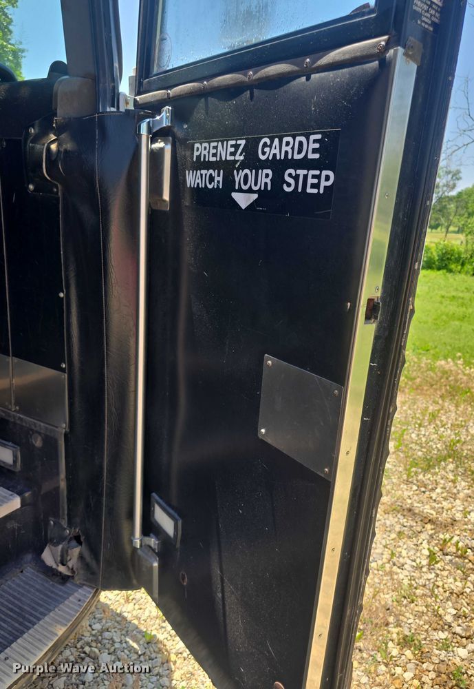 image for item EF3540 1996 Prevost Le Mirage XL coach bus