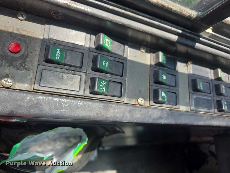 image for item EF3540 1996 Prevost Le Mirage XL coach bus