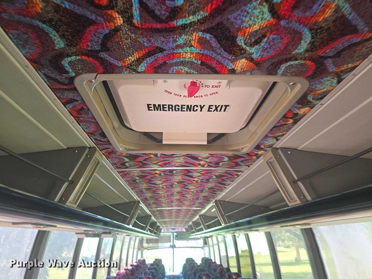 image for item EF3540 1996 Prevost Le Mirage XL coach bus