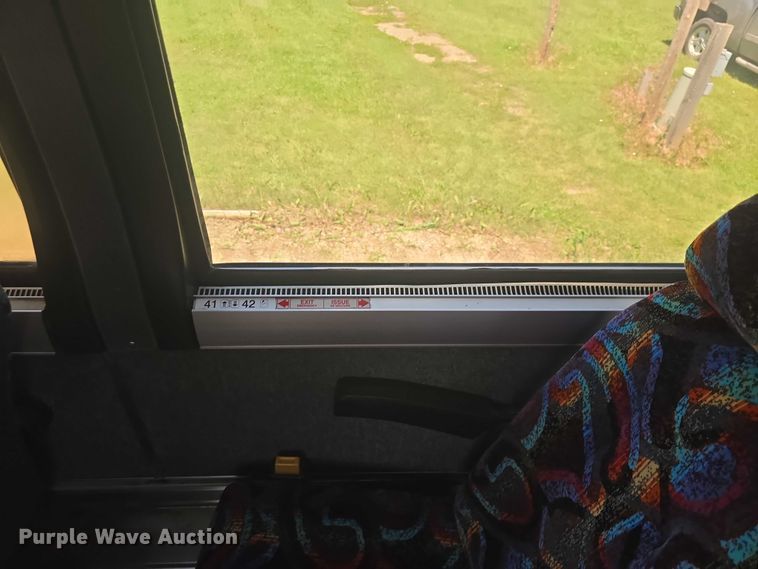 image for item EF3540 1996 Prevost Le Mirage XL coach bus