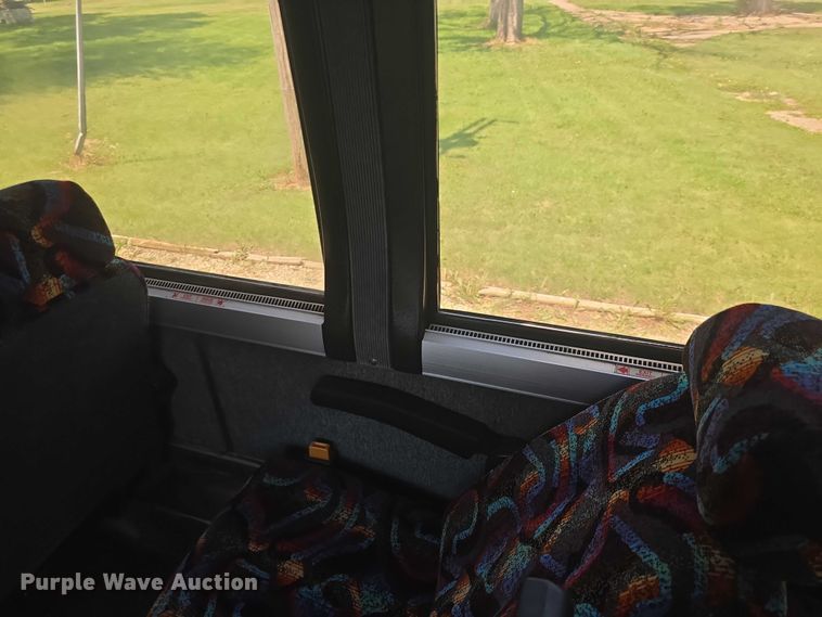 image for item EF3540 1996 Prevost Le Mirage XL coach bus