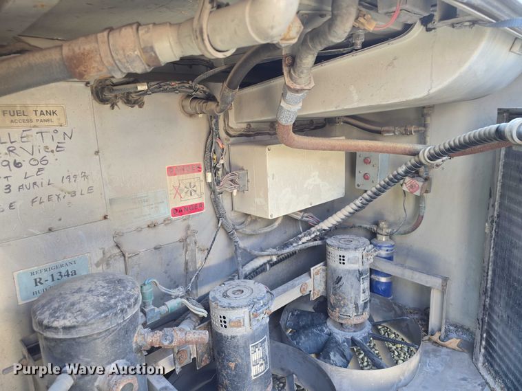 image for item EF3540 1996 Prevost Le Mirage XL coach bus