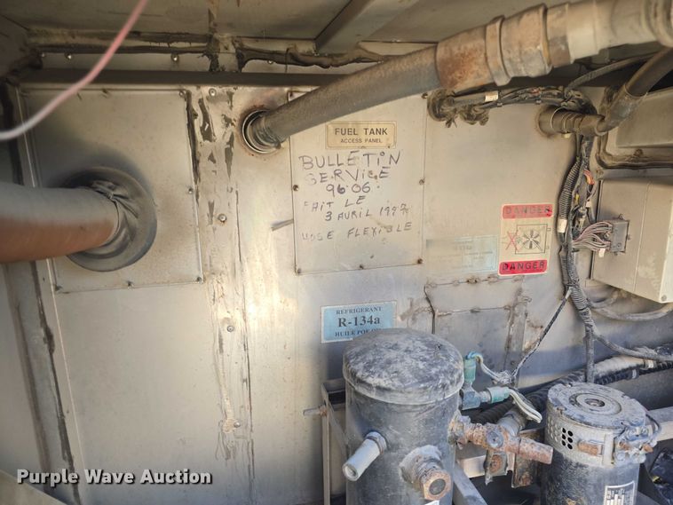 image for item EF3540 1996 Prevost Le Mirage XL coach bus