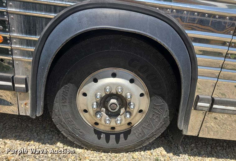 image for item EF3540 1996 Prevost Le Mirage XL coach bus