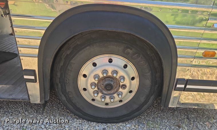 image for item EF3540 1996 Prevost Le Mirage XL coach bus