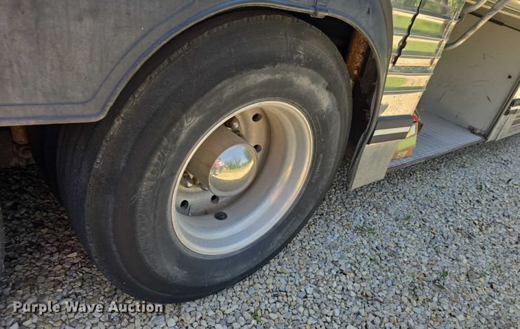 image for item EF3540 1996 Prevost Le Mirage XL coach bus