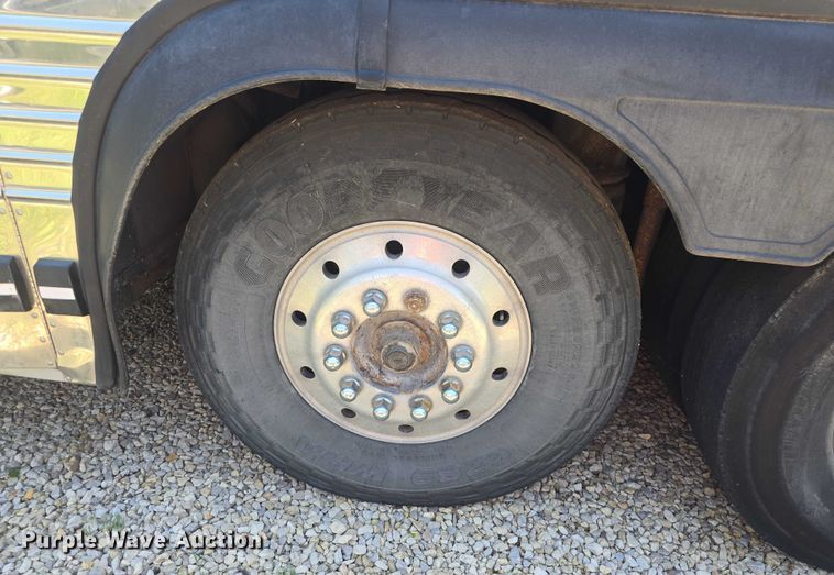 image for item EF3540 1996 Prevost Le Mirage XL coach bus