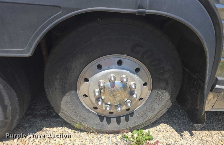 image for item EF3540 1996 Prevost Le Mirage XL coach bus