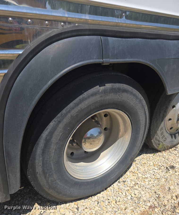 image for item EF3540 1996 Prevost Le Mirage XL coach bus