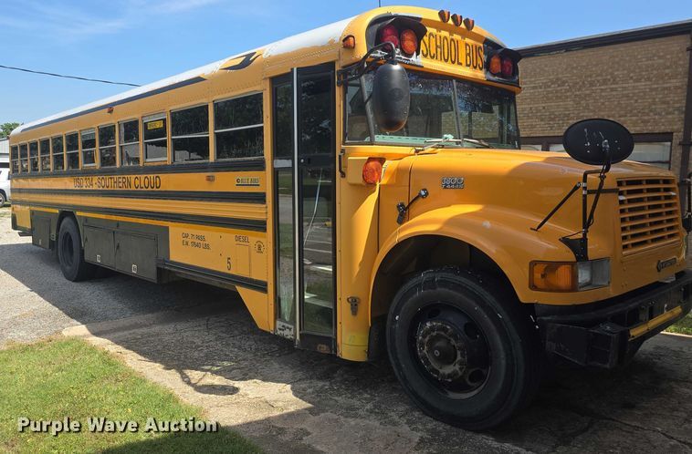 image for item EF3542 2003 International  3800 school bus