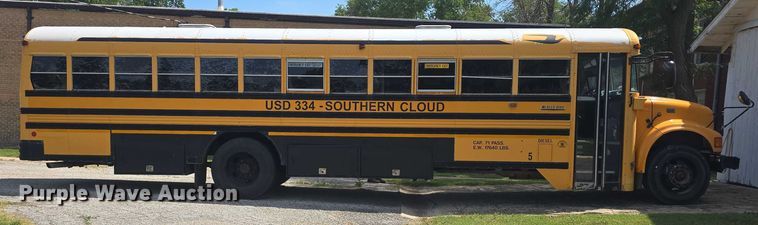 image for item EF3542 2003 International  3800 school bus