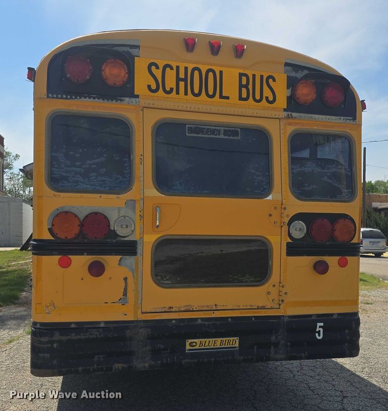 image for item EF3542 2003 International  3800 school bus