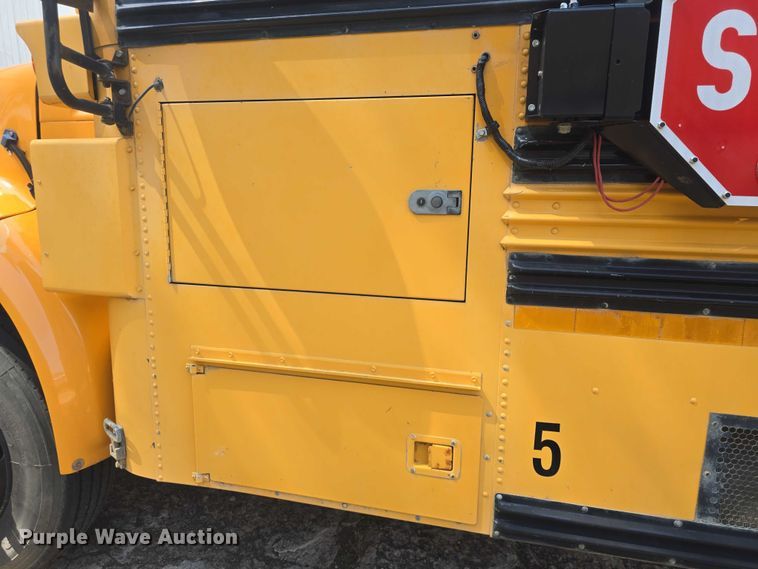 image for item EF3542 2003 International  3800 school bus