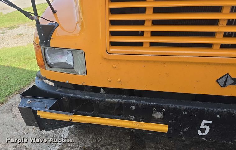 image for item EF3542 2003 International  3800 school bus