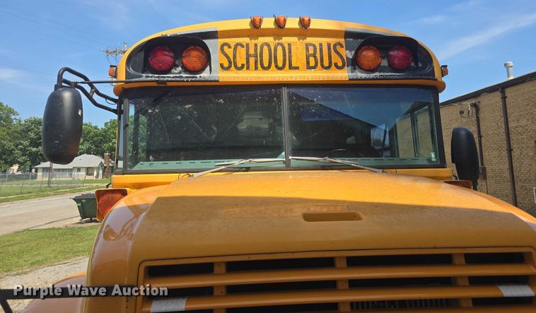 image for item EF3542 2003 International  3800 school bus