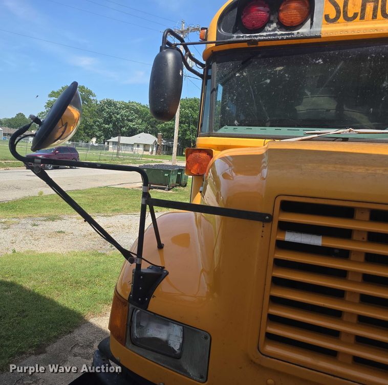 image for item EF3542 2003 International  3800 school bus