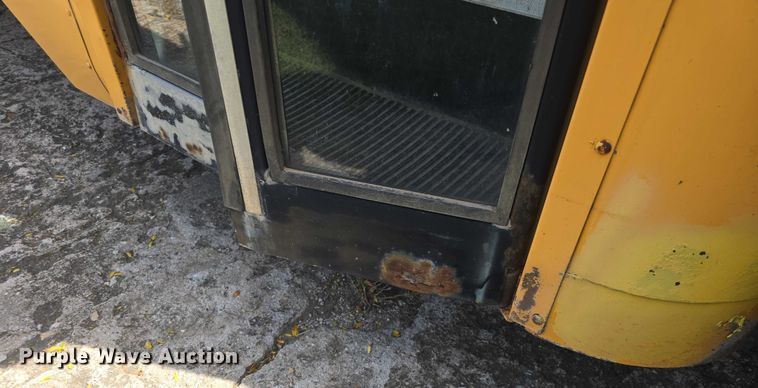 image for item EF3542 2003 International  3800 school bus