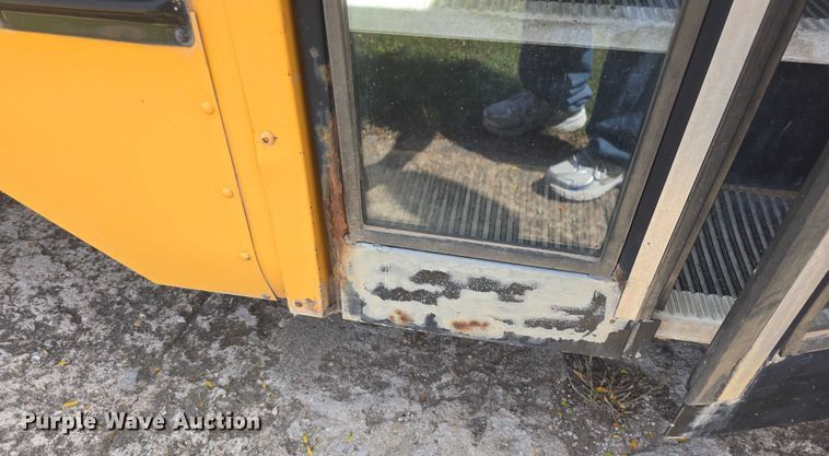 image for item EF3542 2003 International  3800 school bus