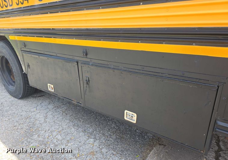 image for item EF3542 2003 International  3800 school bus