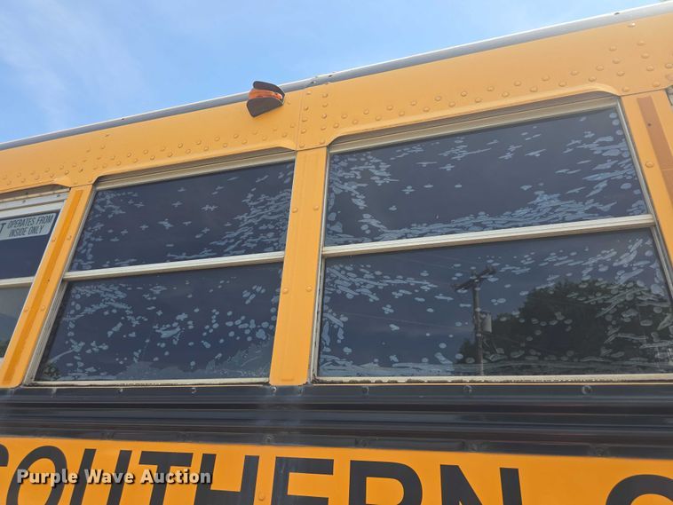 image for item EF3542 2003 International  3800 school bus