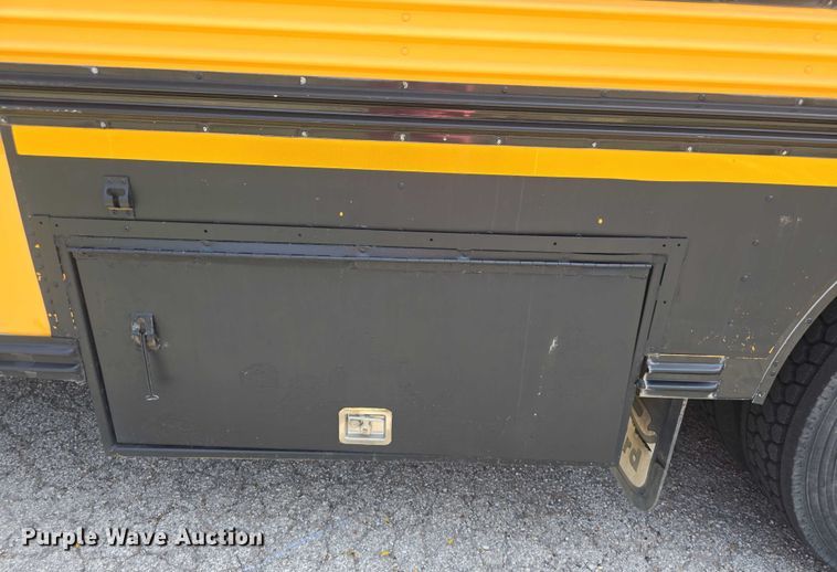 image for item EF3542 2003 International  3800 school bus