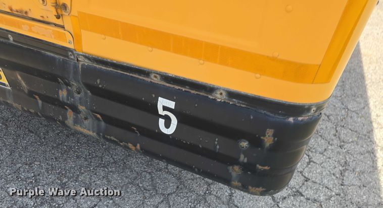 image for item EF3542 2003 International  3800 school bus