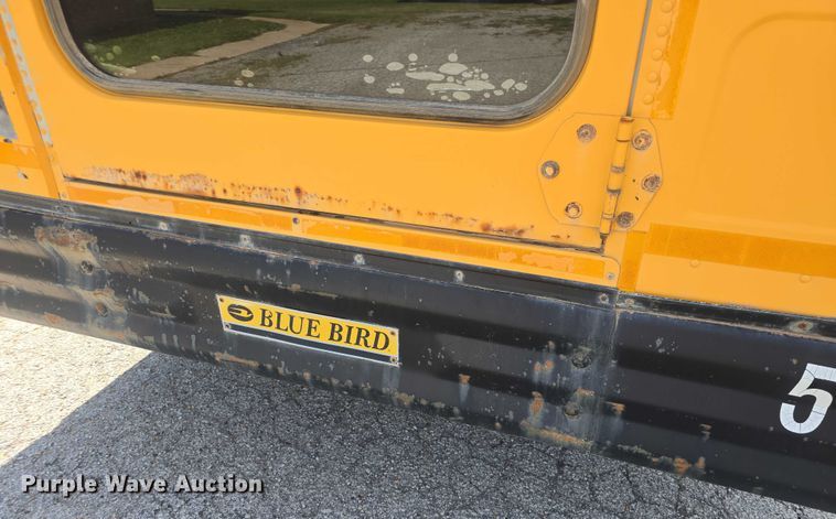 image for item EF3542 2003 International  3800 school bus