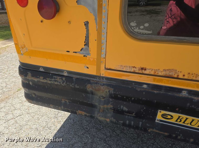 image for item EF3542 2003 International  3800 school bus