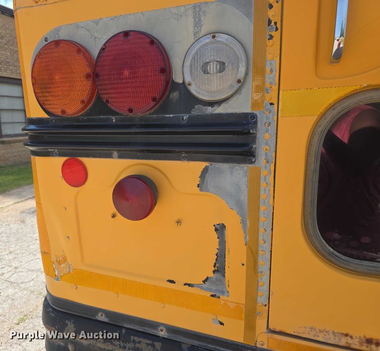 image for item EF3542 2003 International  3800 school bus