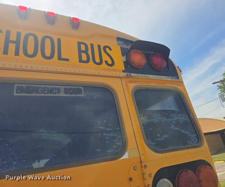 image for item EF3542 2003 International  3800 school bus