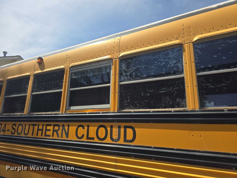 image for item EF3542 2003 International  3800 school bus