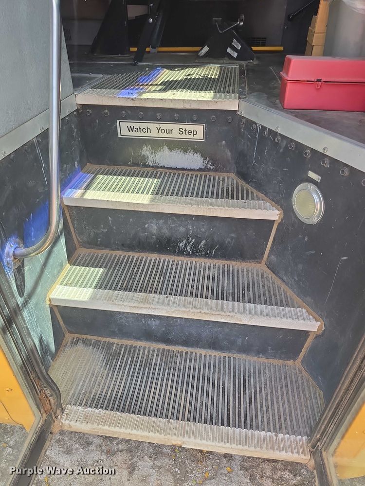 image for item EF3542 2003 International  3800 school bus