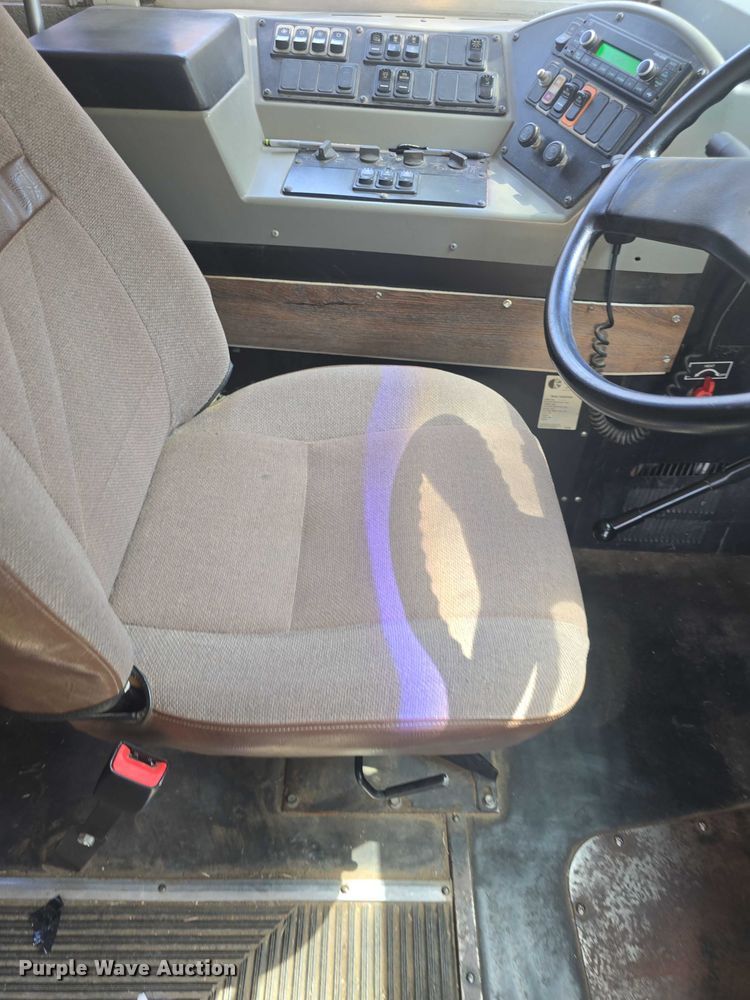 image for item EF3542 2003 International  3800 school bus