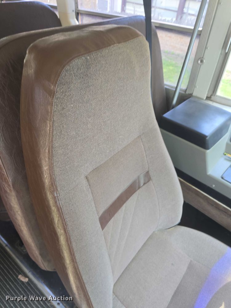 image for item EF3542 2003 International  3800 school bus