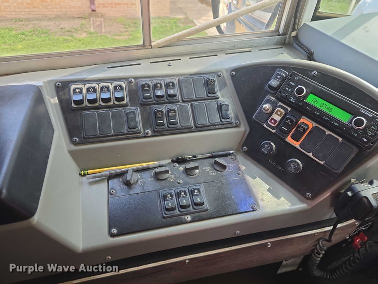 image for item EF3542 2003 International  3800 school bus